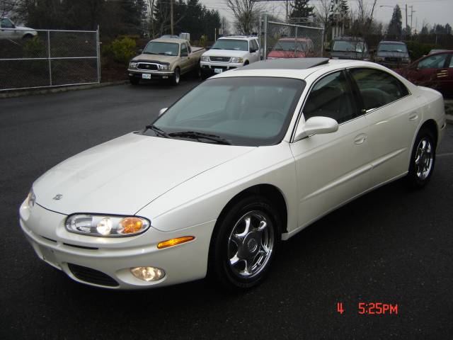 Oldsmobile Aurora 2001 photo 2