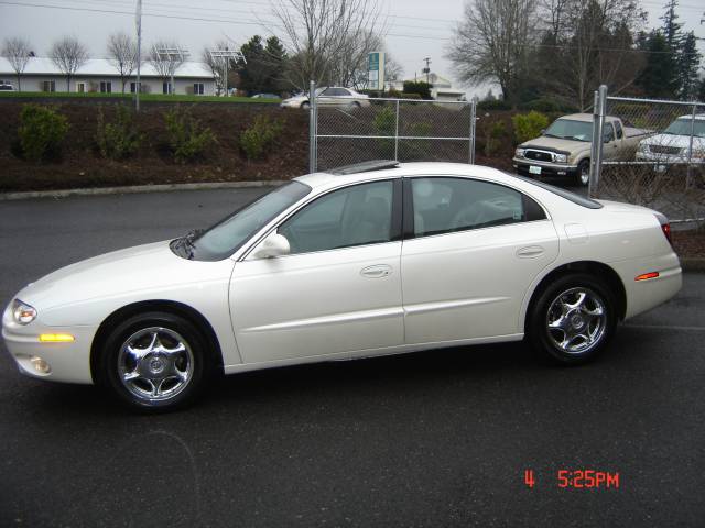 Oldsmobile Aurora 2001 photo 3