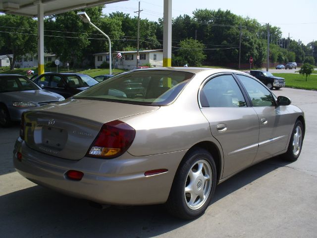 Oldsmobile Aurora 2001 photo 1