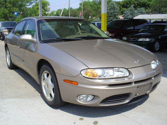 Oldsmobile Aurora 2001 photo 2