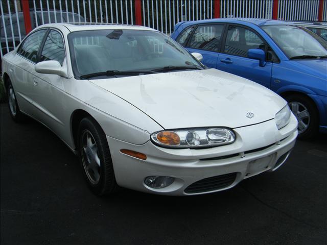 Oldsmobile aurora 2002