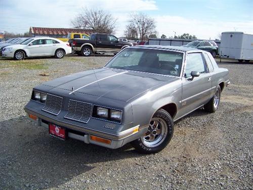 Oldsmobile CUTLASS 1985 photo 2