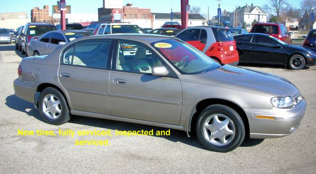 Oldsmobile CUTLASS FWD 4dr Sport Sedan