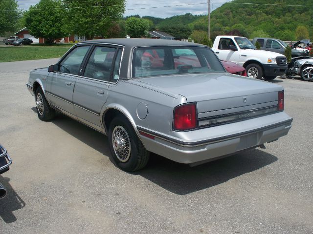 Oldsmobile Cutlass Ciera 1986 photo 2