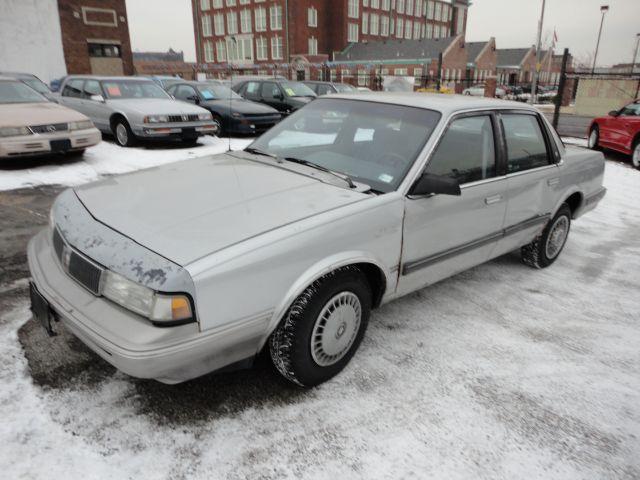 Oldsmobile Cutlass Ciera 1991 photo 2