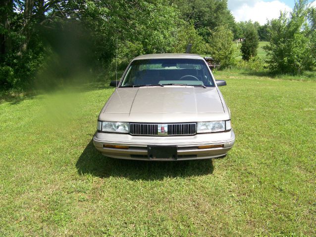 Oldsmobile Cutlass Ciera 1996 photo 2