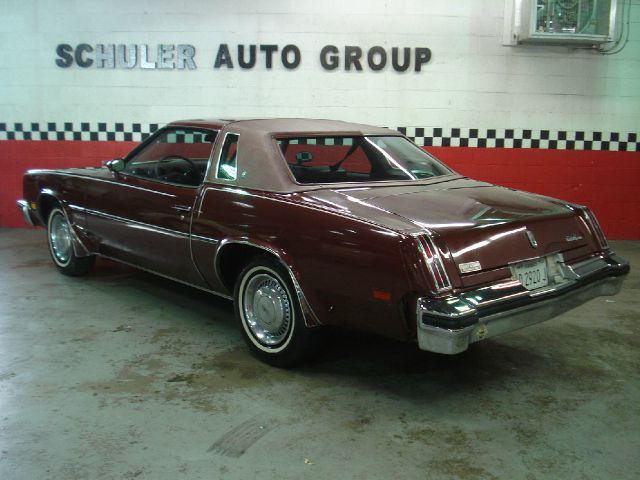 Oldsmobile Cutlass Supreme 1976 photo 4