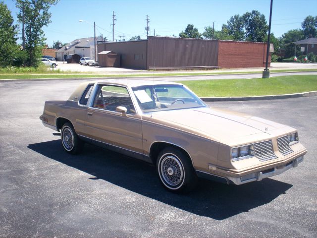 Oldsmobile Cutlass Supreme 1985 photo 1