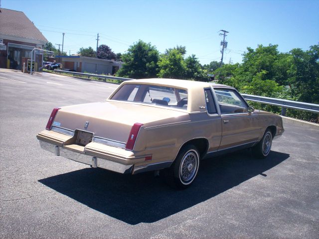 Oldsmobile Cutlass Supreme 1985 photo 2