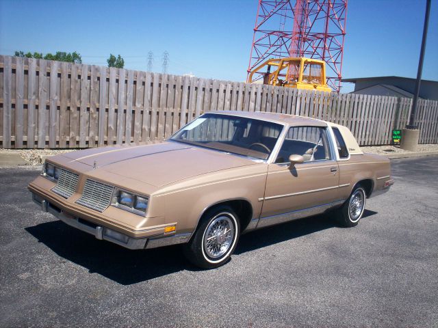 Oldsmobile Cutlass Supreme 1985 photo 4