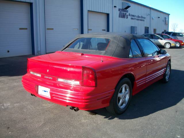 Oldsmobile Cutlass Supreme 1993 photo 3