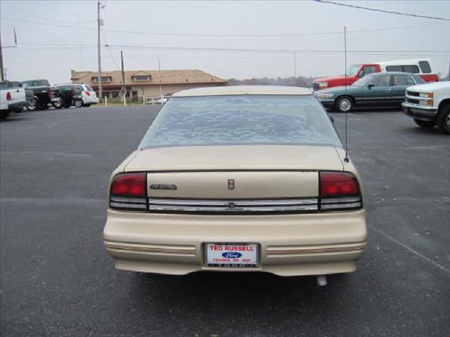 Oldsmobile Cutlass Supreme 1993 photo 2