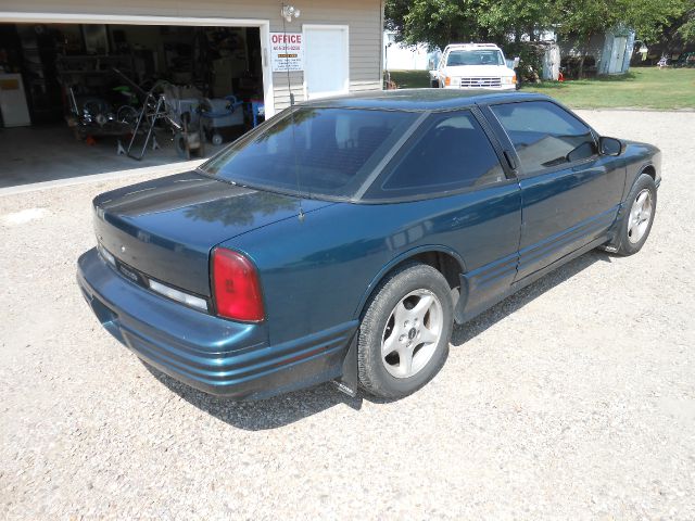 Oldsmobile Cutlass Supreme 1996 photo 3