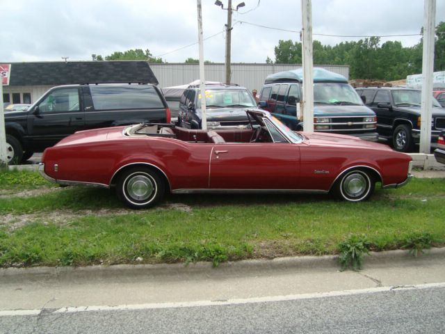 Oldsmobile DEMONT 88 1968 photo 2