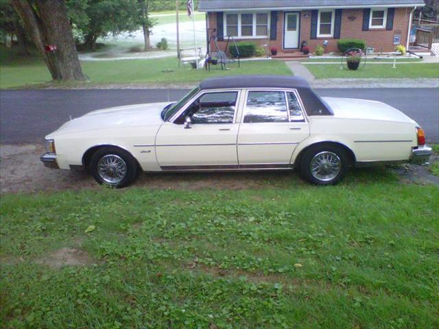 Oldsmobile Delta 88 1985 photo 1