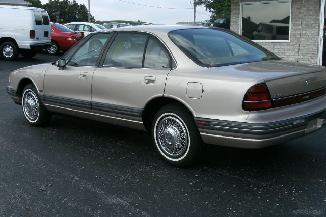 Oldsmobile Eighty Eight 1995 photo 2