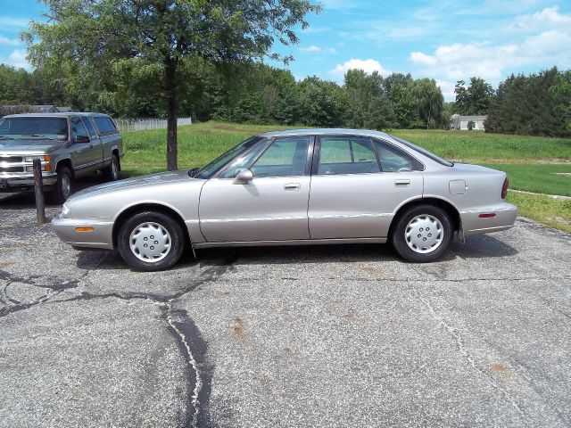 Oldsmobile Eighty Eight 1996 photo 4