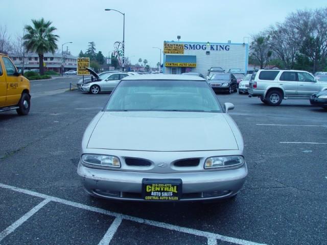 Oldsmobile Eighty Eight 1997 photo 2