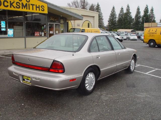 Oldsmobile Eighty Eight 1997 photo 3