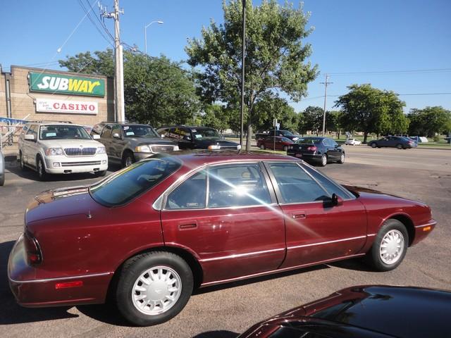 Oldsmobile Eighty Eight 1997 photo 4