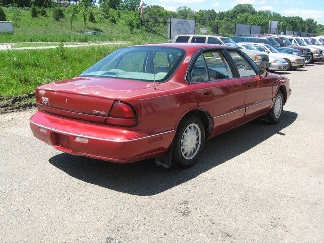 Oldsmobile Eighty Eight 1997 photo 2