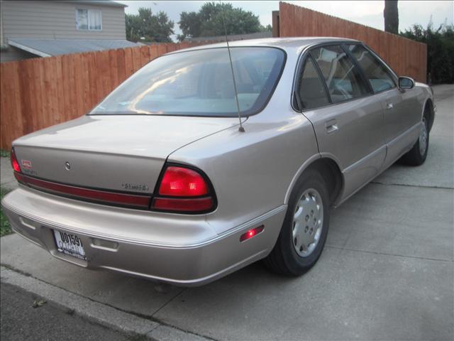 Oldsmobile Eighty Eight 1999 photo 3