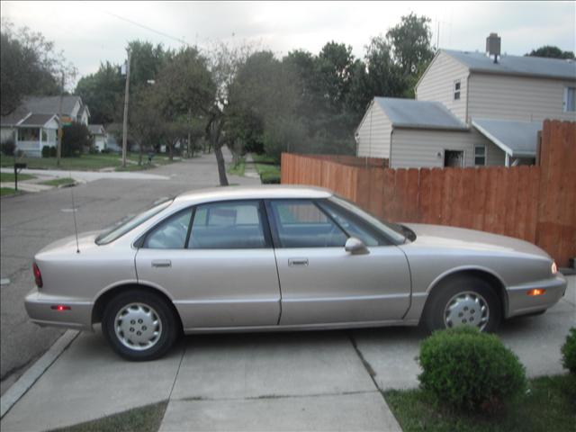 Oldsmobile Eighty Eight 1999 photo 4