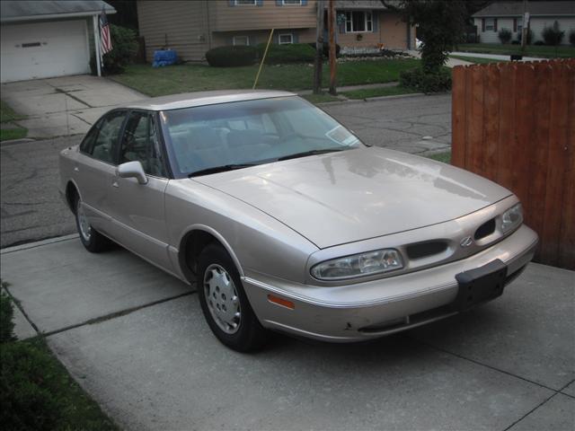 Oldsmobile Eighty Eight 1999 photo 5