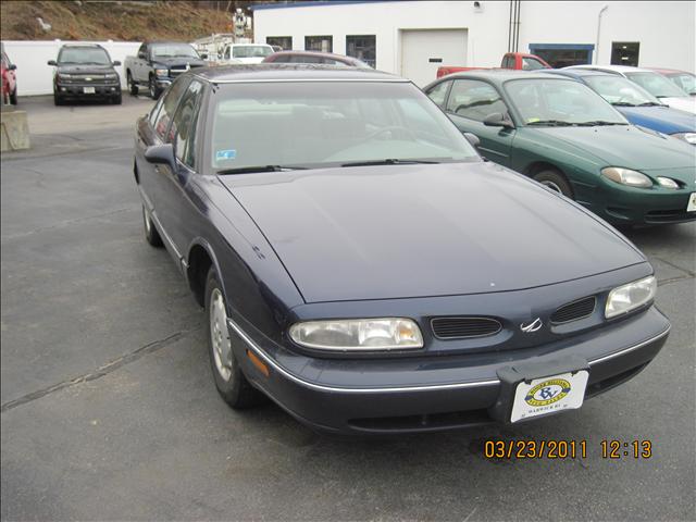 Oldsmobile Eighty Eight 1999 photo 2