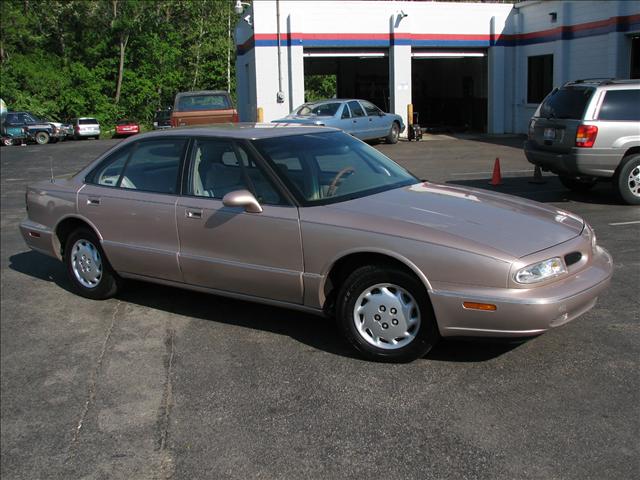 Oldsmobile Eighty Eight 1999 photo 2