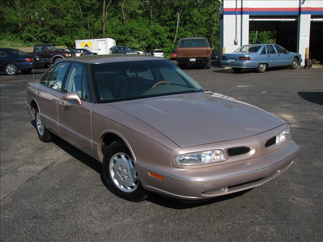 Oldsmobile Eighty Eight 1999 photo 3