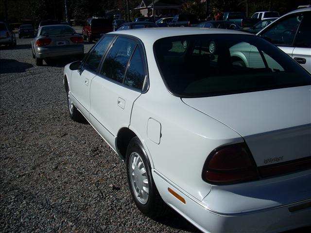 Oldsmobile Eighty Eight 1999 photo 2