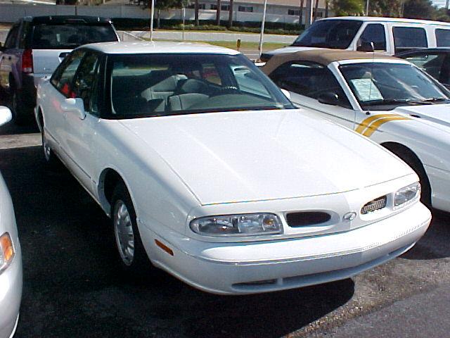 Oldsmobile Eighty Eight 1999 photo 2