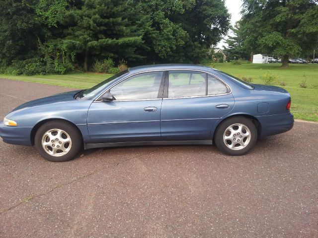 Oldsmobile Intrigue 1999 photo 2