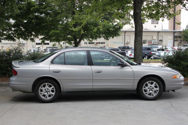 Oldsmobile Intrigue 2000 photo 1