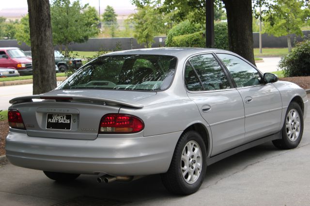 Oldsmobile Intrigue 2000 photo 2