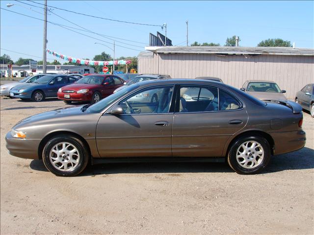 Oldsmobile Intrigue 2000 photo 1