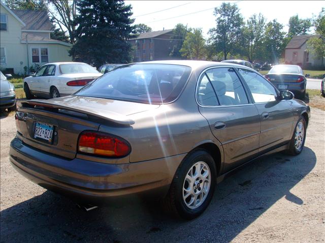 Oldsmobile Intrigue 2000 photo 3