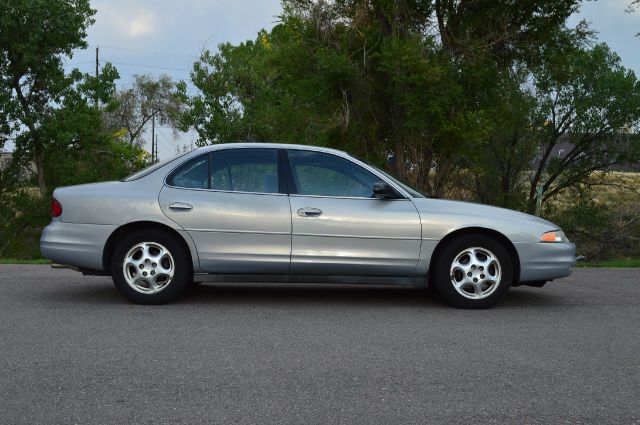 Oldsmobile Intrigue 2000 photo 2