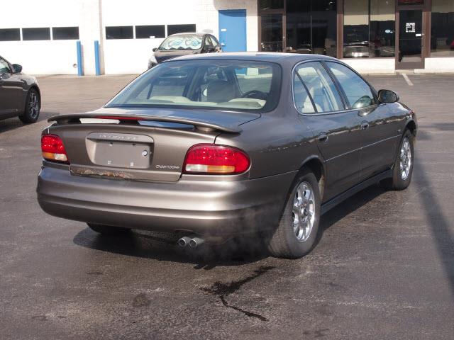 Oldsmobile Intrigue 2000 photo 1