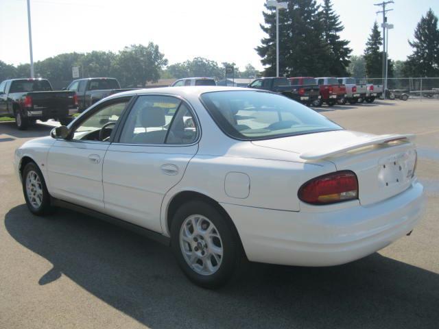 Oldsmobile Intrigue 2001 photo 2