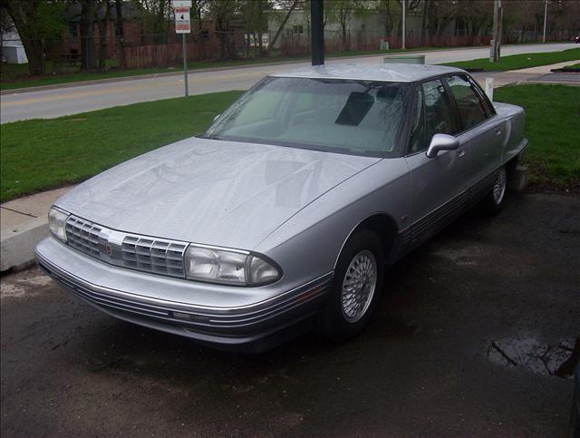 Oldsmobile Ninety Eight 1991 photo 2