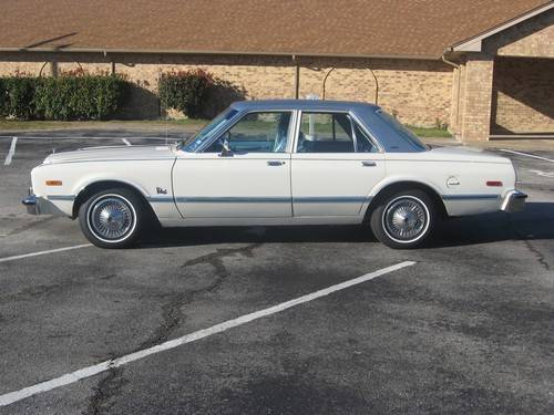 Plymouth Duster 1977 photo 2