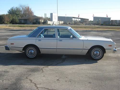 Plymouth Duster 1977 photo 3