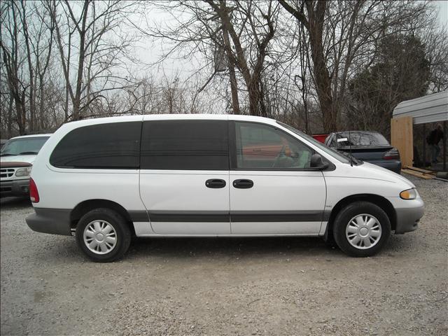 Plymouth Grand Voyager 1996 photo 1