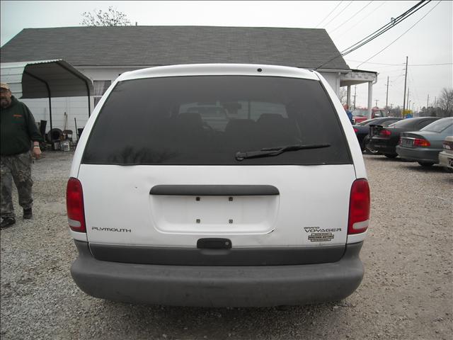 Plymouth Grand Voyager 1996 photo 3