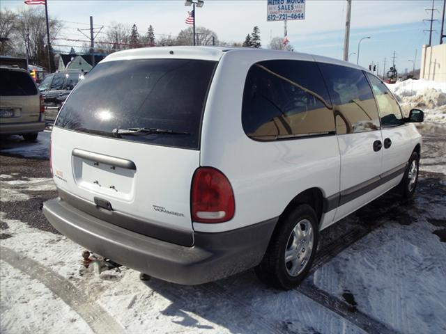 Plymouth Grand Voyager 1996 photo 1