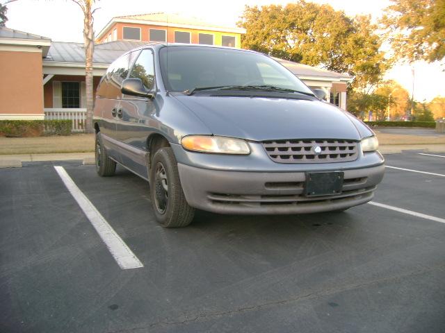 Plymouth Grand Voyager 1996 photo 1