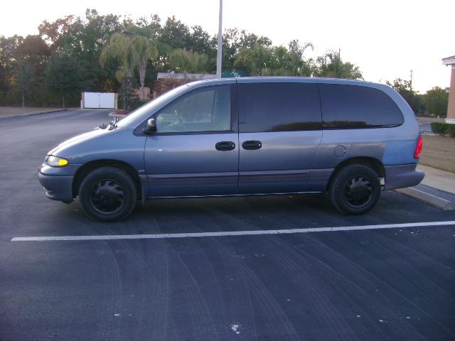 Plymouth Grand Voyager 1996 photo 3