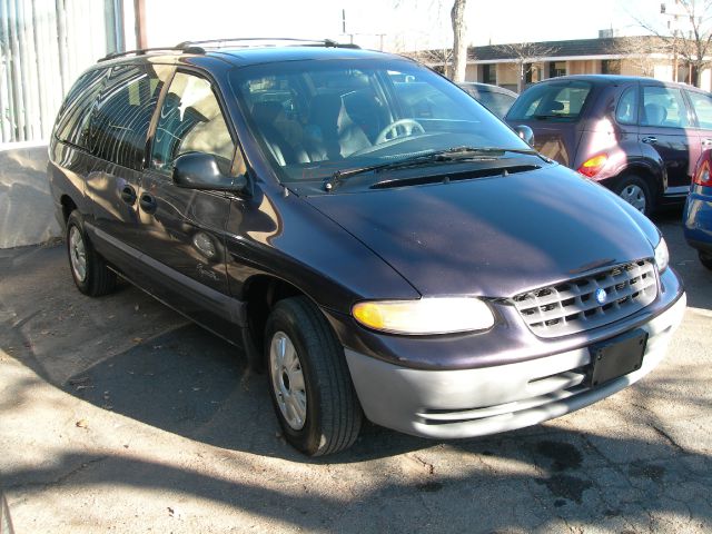 Plymouth Grand Voyager 1996 photo 3